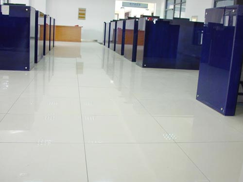 ?；摲漓o電活動(dòng)地板