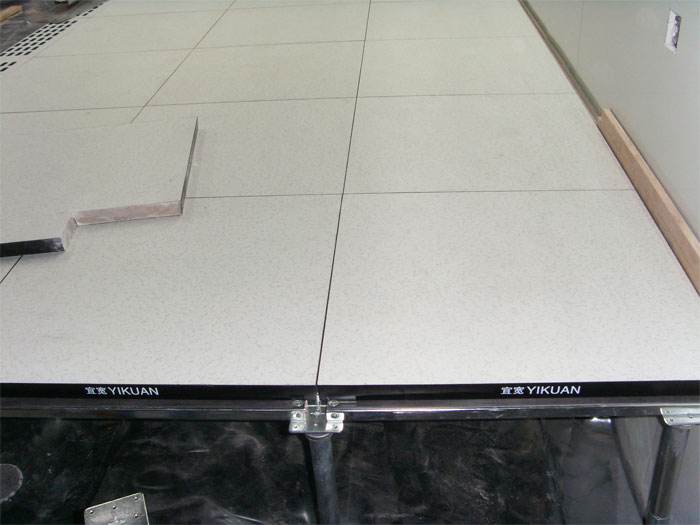 長沙雙勝機(jī)房設(shè)備有限公司,長沙防靜電地板,長沙防靜電地板價格,機(jī)房裝修,機(jī)房墻板,防靜電接地